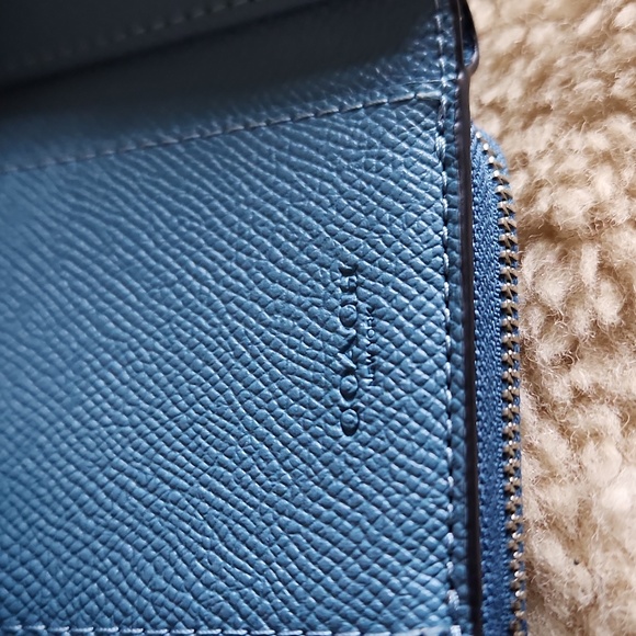 NWT Crossgrain Leather Small Pacific Blue Trifold Wallet 🩵🎁 - Picture 7 of 16